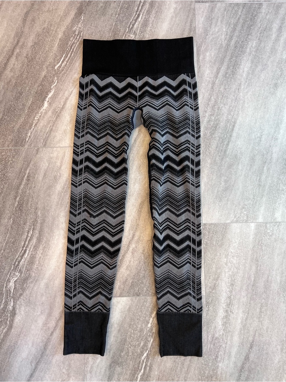 Lululemon Ebb To Street Leggings Black Gray Chevron Size 4